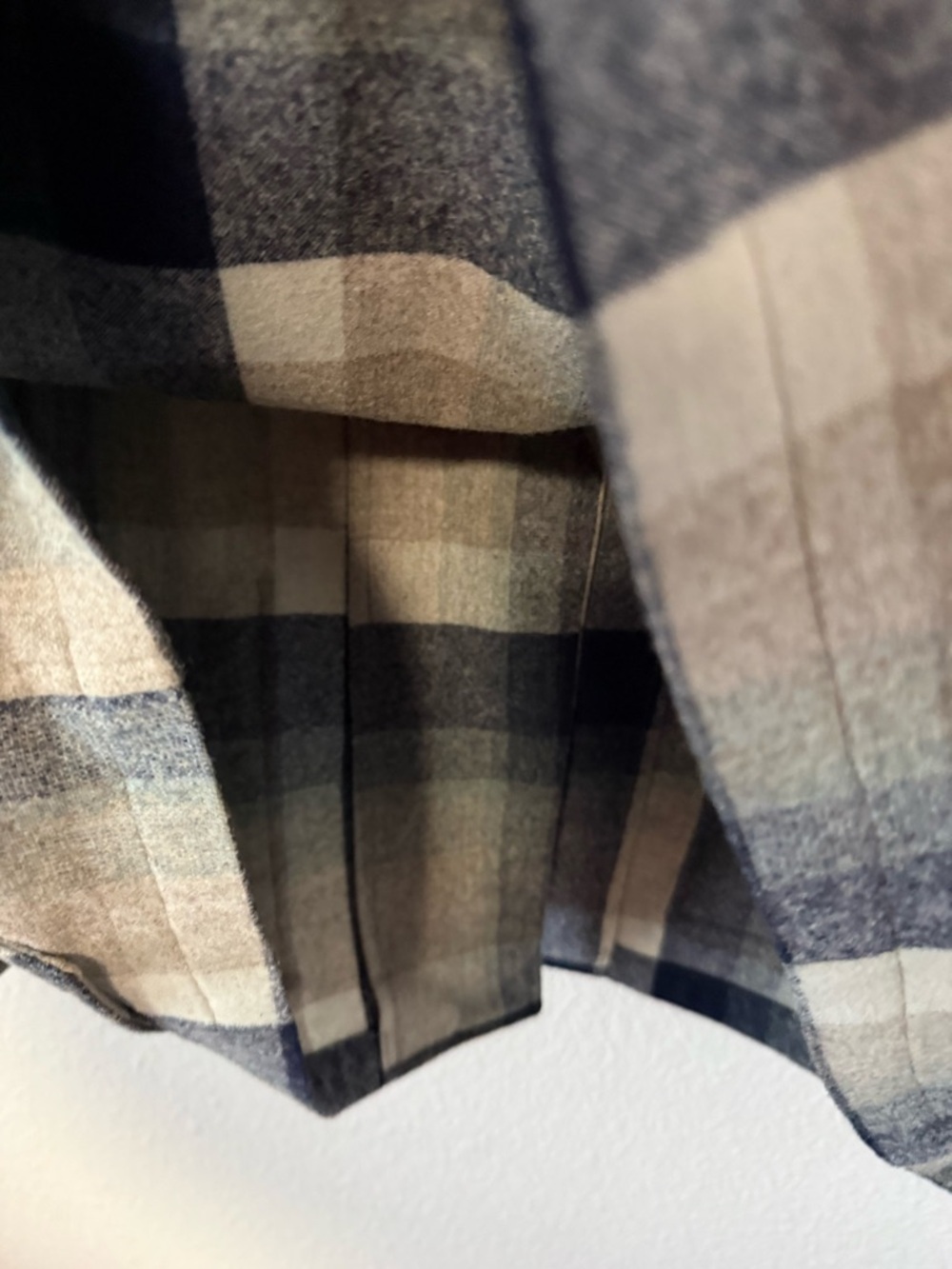Pendleton Plaid Wool Button-Up Jacket in Navy, Cream & Tan S1 - Picture 9 of 13